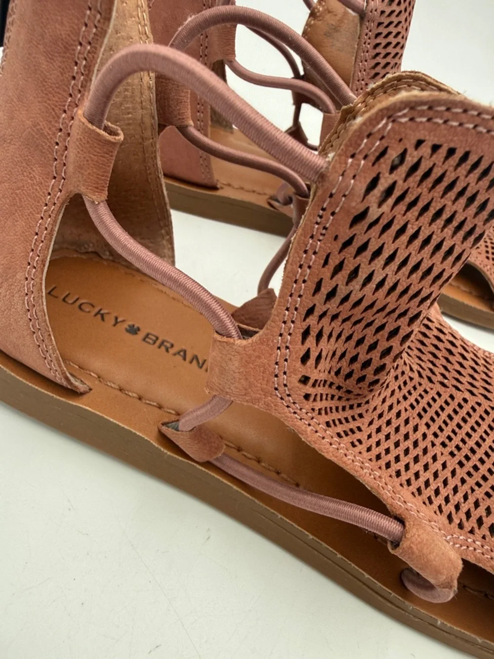 Lucky Brand Women's Dusty Rose Gladiator Sandals 5.5M leather perforated Y2K